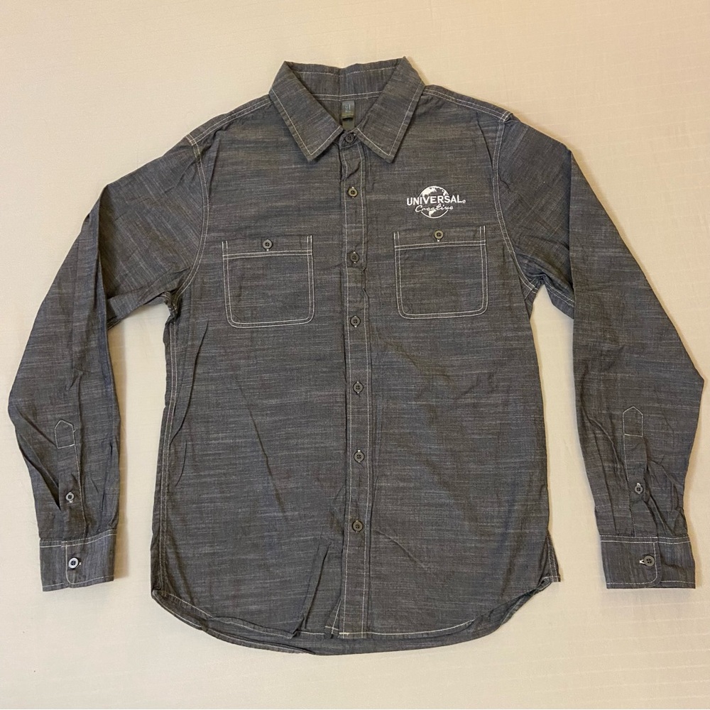 Universal Studios Creative Gray long sleeve collared w/ 2 buttoned pockets sz S